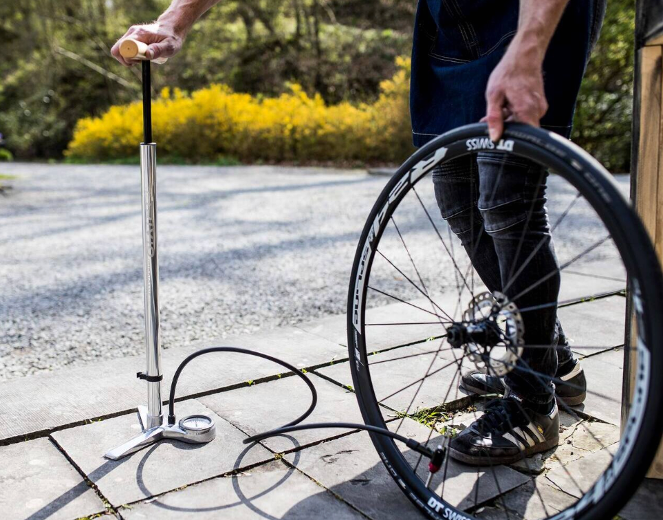 Hurricane Comp  W/Gauge