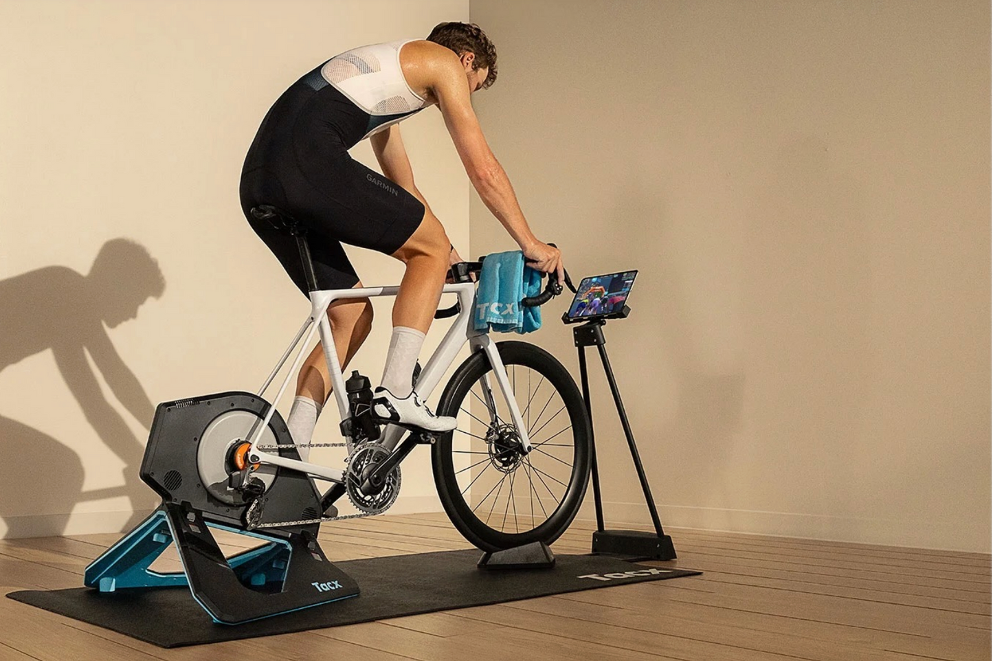 Neo 2T Smart Bike Trainer w Zwift cog
